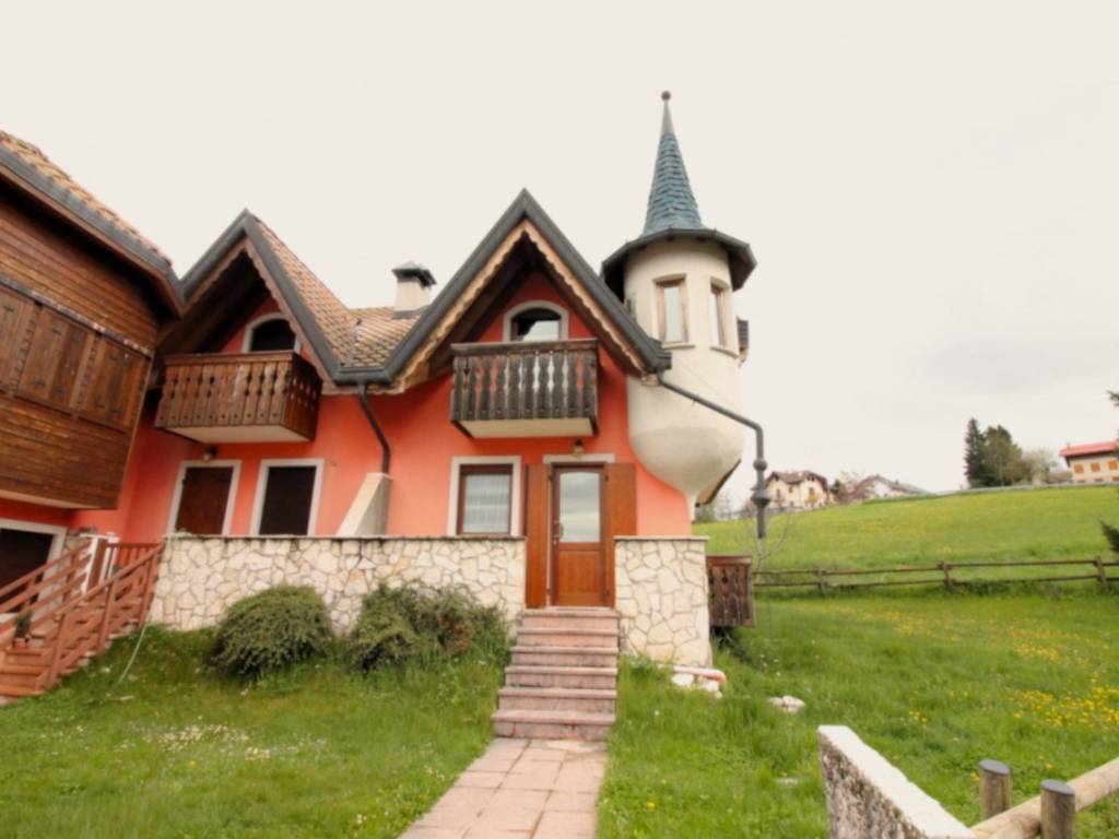 casa indipendente in vendita a Roana