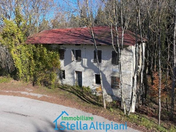 casa indipendente in vendita a Roana in zona Treschè Conca