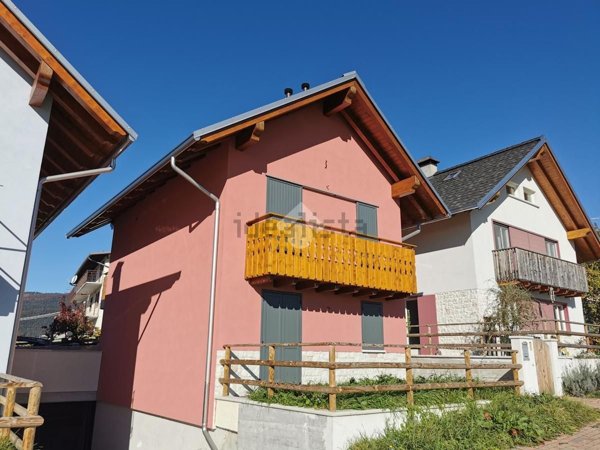 casa indipendente in vendita a Roana in zona Camporovere