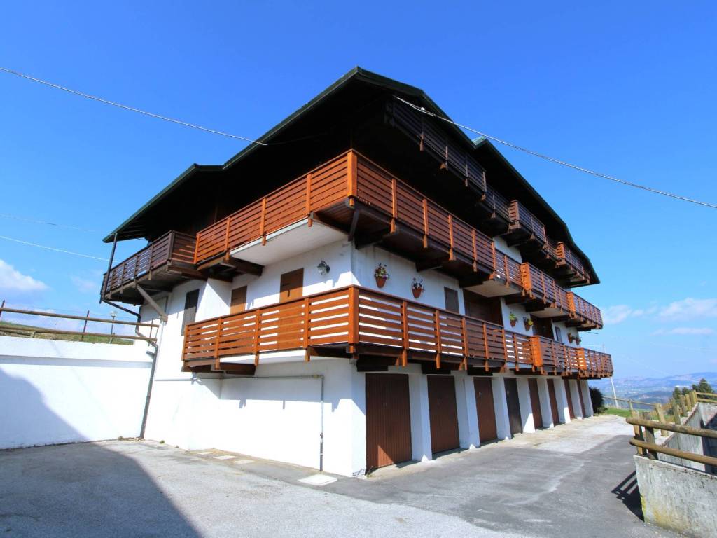 appartamento in vendita a Roana in zona Treschè Conca