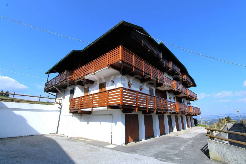 appartamento in vendita a Roana in zona Canove