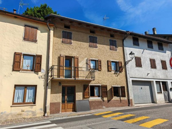 casa indipendente in vendita a Roana in zona Mezzaselva