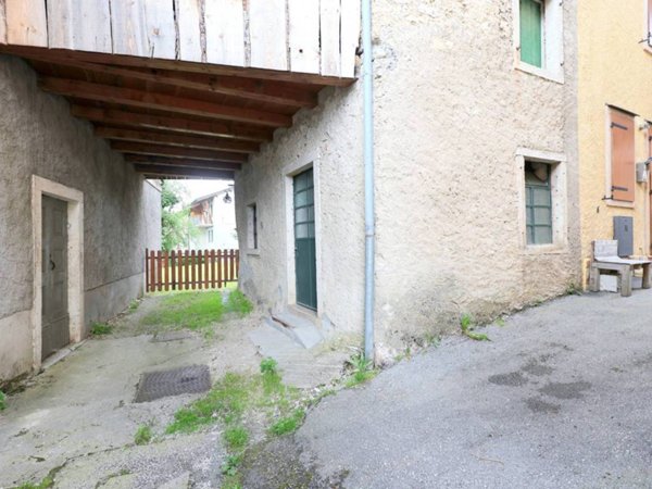 casa indipendente in vendita a Roana in zona Mezzaselva