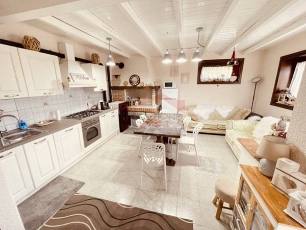 appartamento in vendita a Roana in zona Cesuna