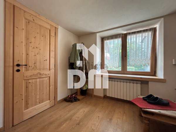 esavano in vendita a Roana in zona Canove