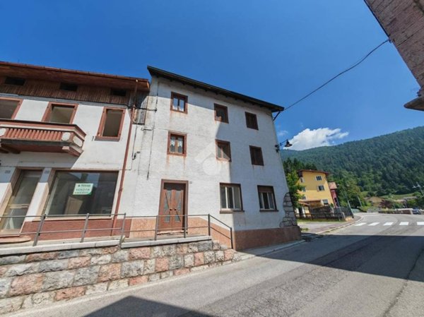 casa indipendente in vendita a Roana in zona Canove