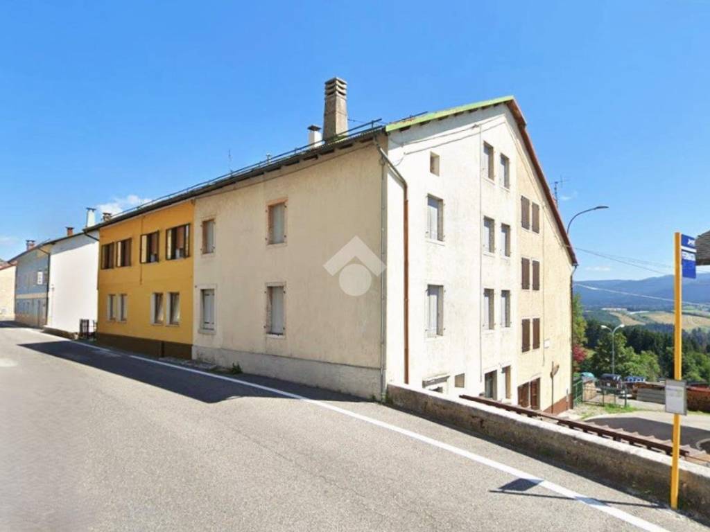 casa semindipendente in vendita a Roana in zona Mezzaselva