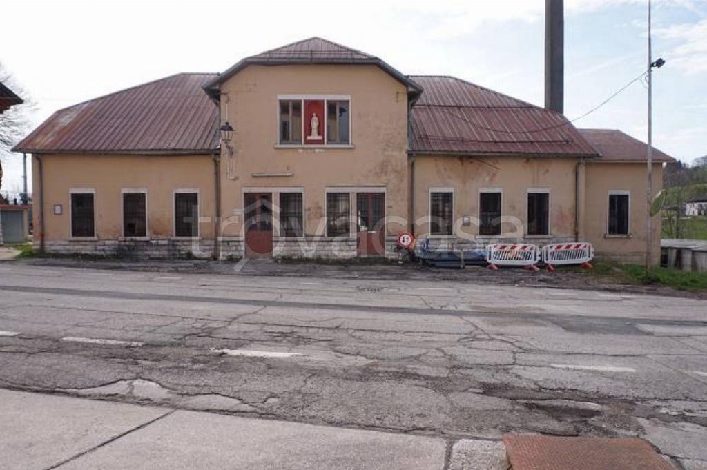 locale commerciale in vendita a Roana