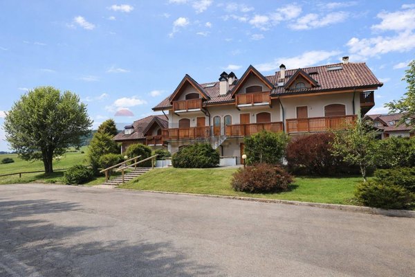 casa semindipendente in vendita a Roana in zona Canove