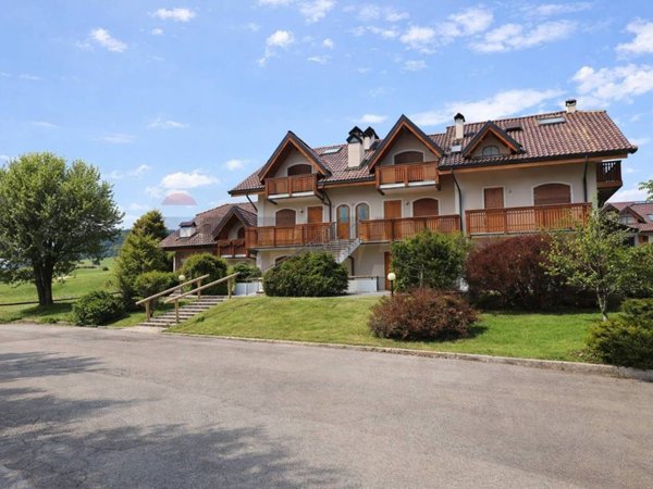 casa semindipendente in vendita a Roana in zona Canove