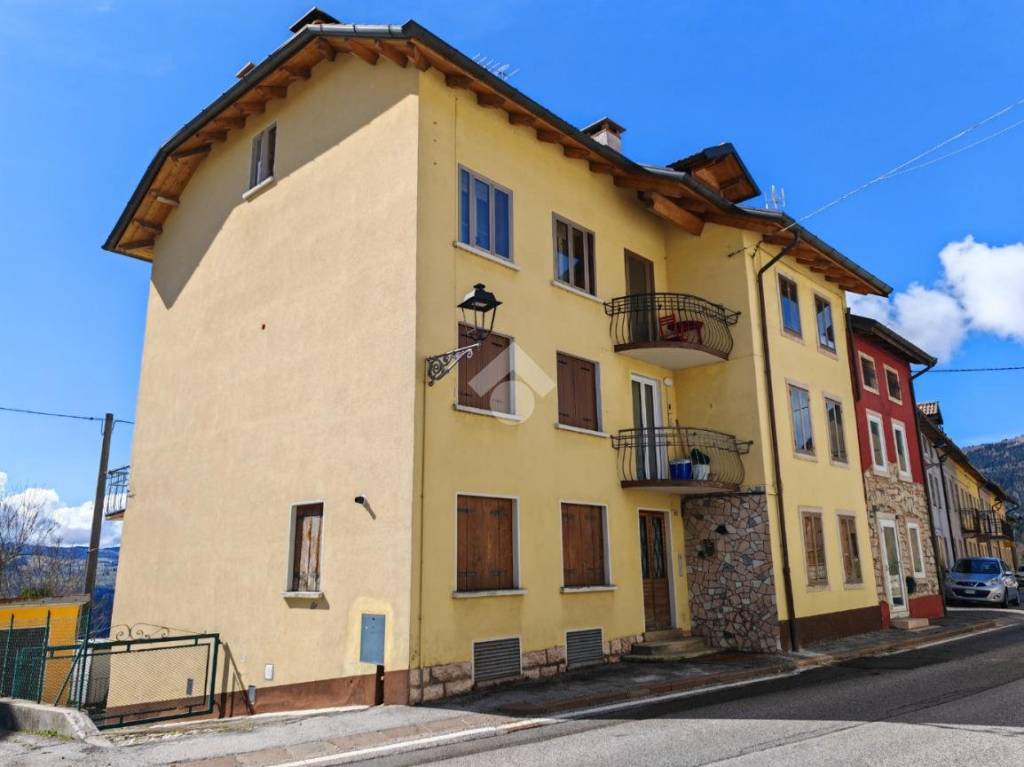 appartamento in vendita a Roana in zona Camporovere