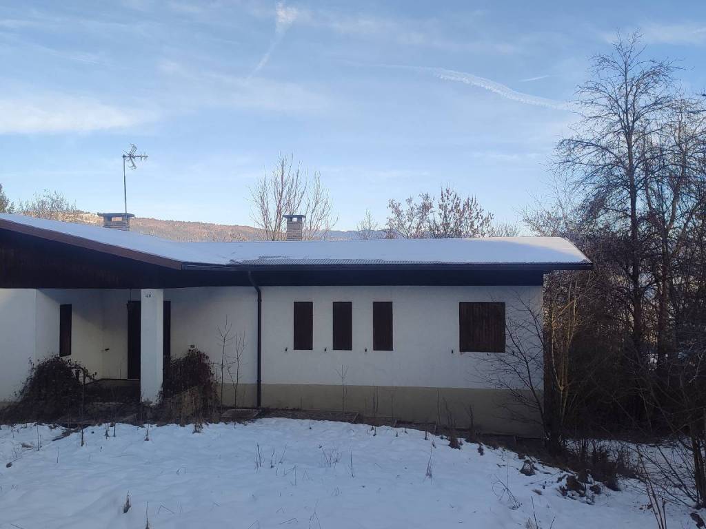 casa indipendente in vendita a Roana in zona Cesuna