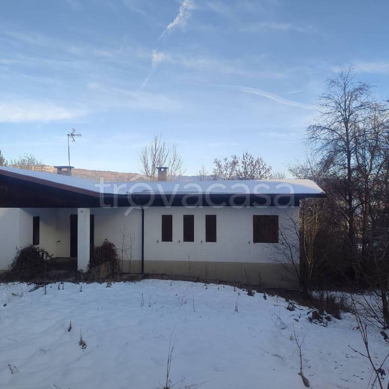 casa indipendente in vendita a Roana in zona Cesuna