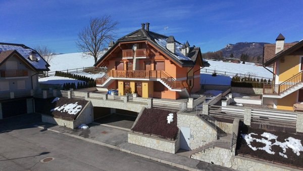 appartamento in vendita a Roana in zona Treschè Conca