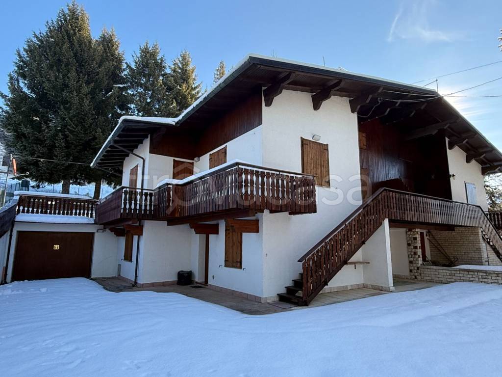 casa indipendente in vendita a Roana in zona Treschè Conca