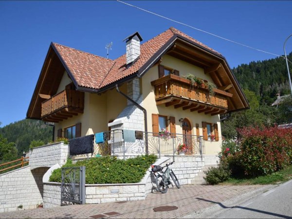 casa indipendente in vendita a Roana in zona Mezzaselva