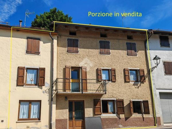 casa indipendente in vendita a Roana in zona Mezzaselva