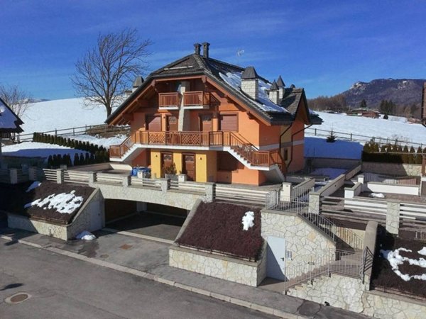 appartamento in vendita a Roana in zona Treschè Conca