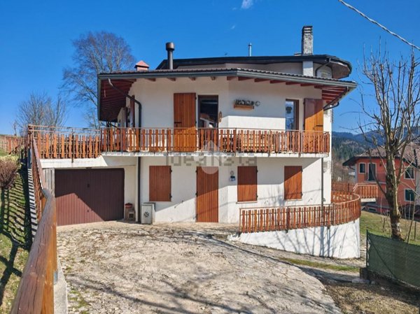 appartamento in vendita a Roana in zona Treschè Conca