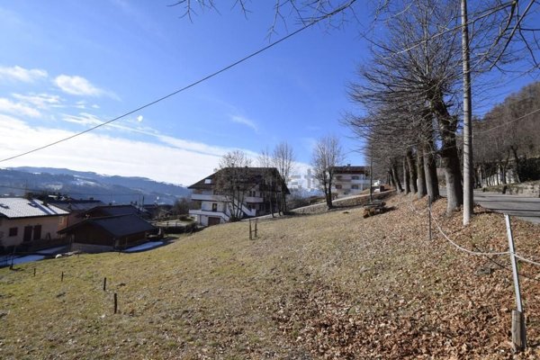 terreno edificabile in vendita a Roana in zona Mezzaselva