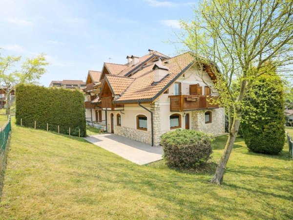 casa indipendente in vendita a Roana in zona Canove