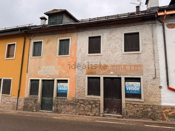 casa indipendente in vendita a Roana in zona Cesuna