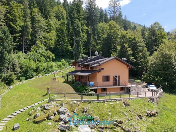 casa indipendente in vendita a Roana in zona Cesuna