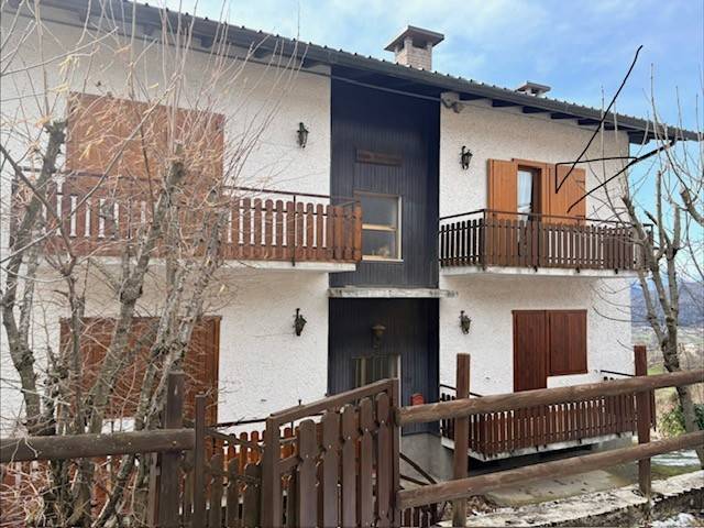 appartamento in vendita a Roana in zona Treschè Conca