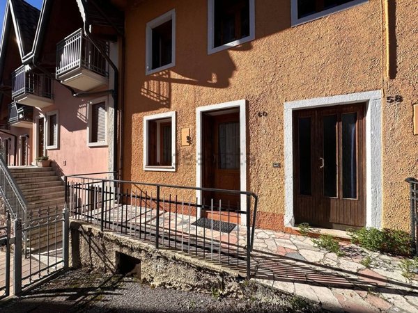 casa semindipendente in vendita a Roana in zona Cesuna