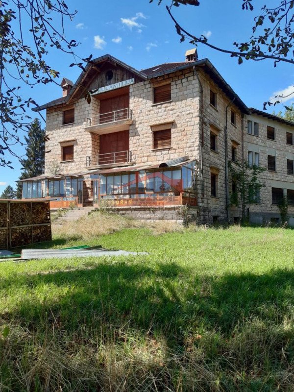 villa in vendita a Roana in zona Canove