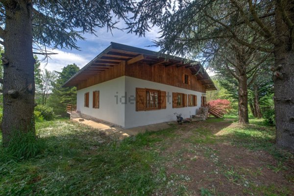 casa indipendente in vendita a Roana in zona Canove
