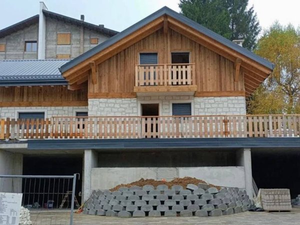casa indipendente in vendita a Roana in zona Cesuna