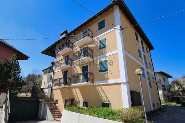 appartamento in vendita a Roana in zona Treschè Conca