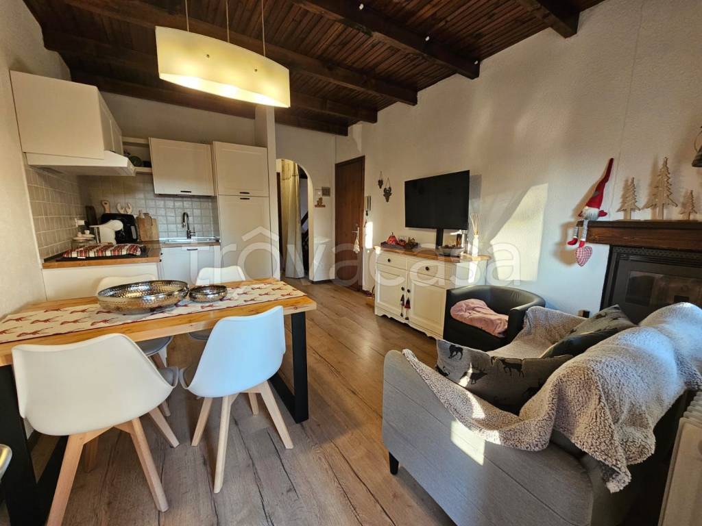 appartamento in vendita a Roana in zona Canove