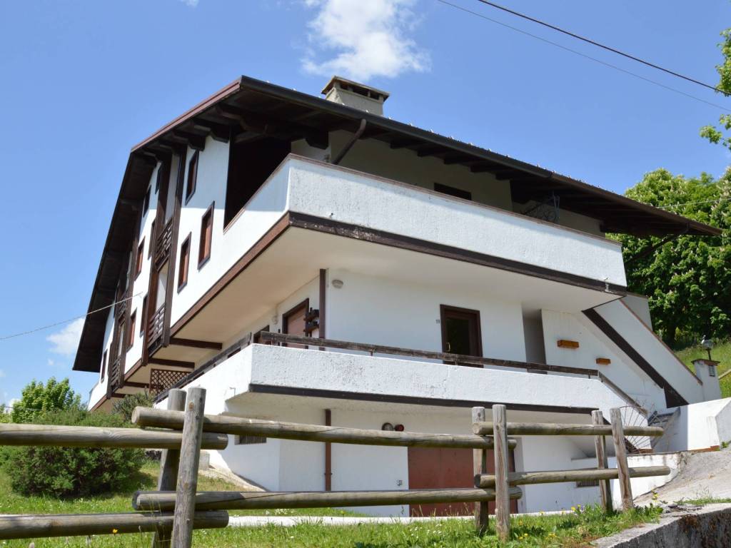 appartamento in vendita a Roana in zona Mezzaselva