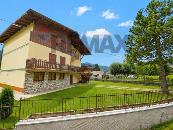 casa indipendente in vendita a Roana in zona Cesuna