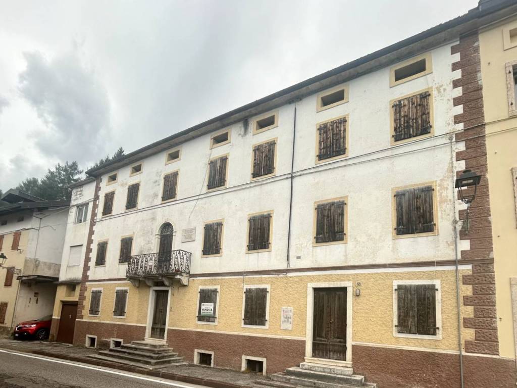 intera palazzina in vendita a Roana in zona Mezzaselva