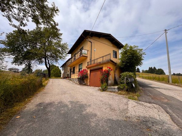 casa indipendente in vendita a Roana in zona Treschè Conca