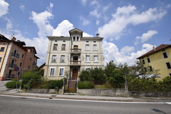 casa indipendente in vendita a Roana in zona Mezzaselva