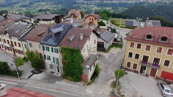 casa indipendente in vendita a Roana in zona Canove