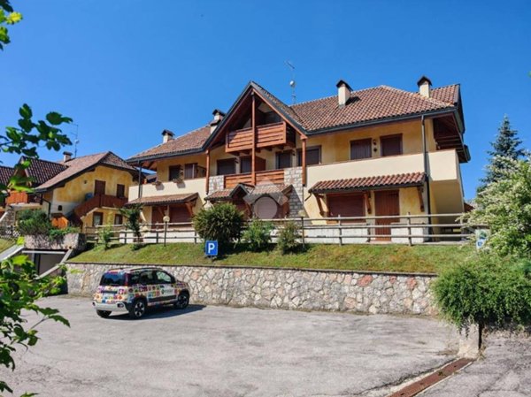 appartamento in vendita a Roana in zona Cesuna