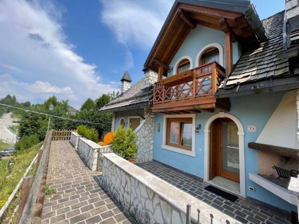 casa indipendente in vendita a Roana in zona Treschè Conca