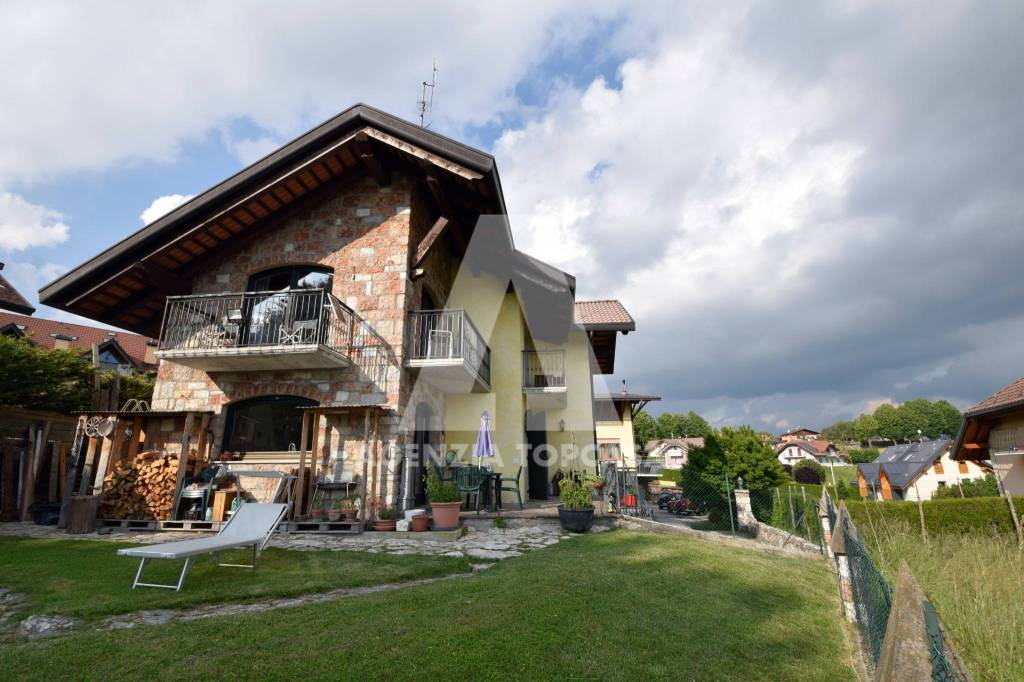 casa indipendente in vendita a Roana in zona Canove
