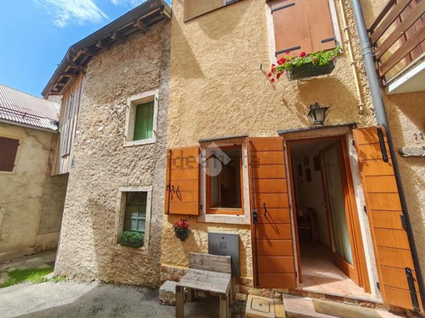 appartamento in vendita a Roana in zona Mezzaselva