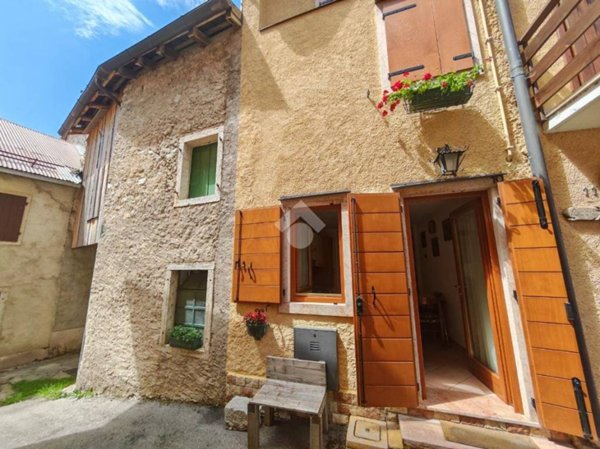 casa indipendente in vendita a Roana in zona Mezzaselva