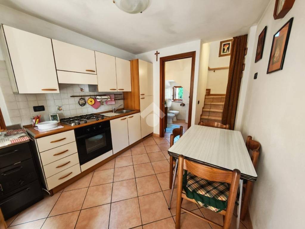 casa indipendente in vendita a Roana in zona Mezzaselva