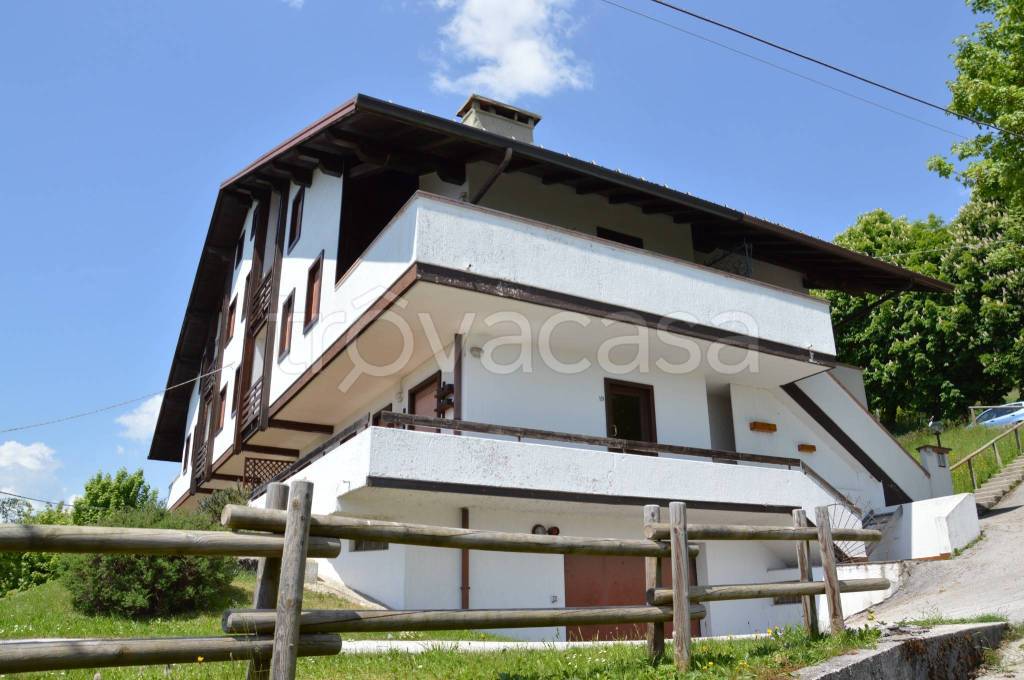 appartamento in vendita a Roana in zona Mezzaselva