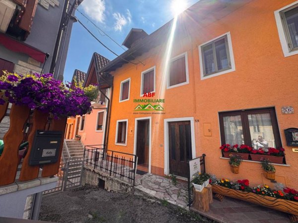 casa indipendente in vendita a Roana in zona Cesuna