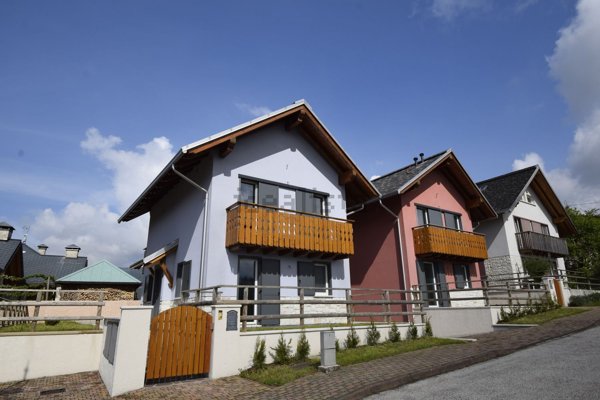 casa indipendente in vendita a Roana in zona Camporovere