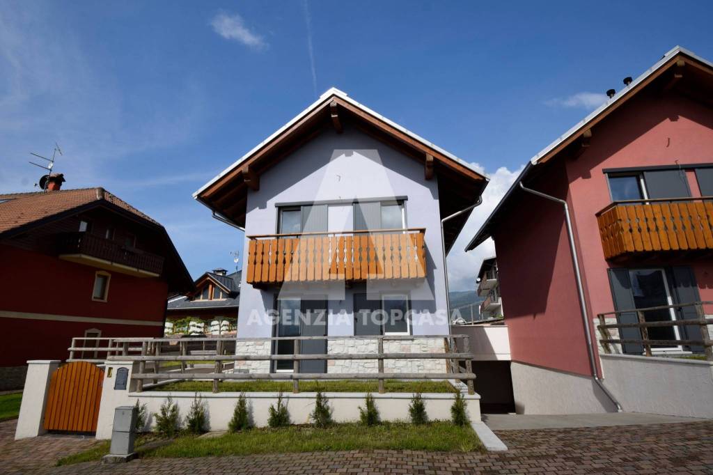 casa indipendente in vendita a Roana in zona Camporovere